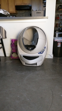 This new litterbox my wife bought looks like it came straight from the set of  a shit odyssey