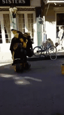 This street performer would win every halloween contest ever