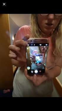 This week we experienced people taking picture of mirrors to sell I present to you someone trying to sell a phone by taking pictures with said phone