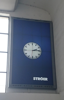 Using  LCD screens to show one analog clock