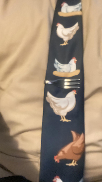 Who doesnt like a little holiday hen tie