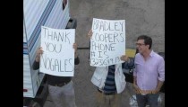 Zach Galifianakis giving bradley coopers number during Hangover  filming in Nogales AZ